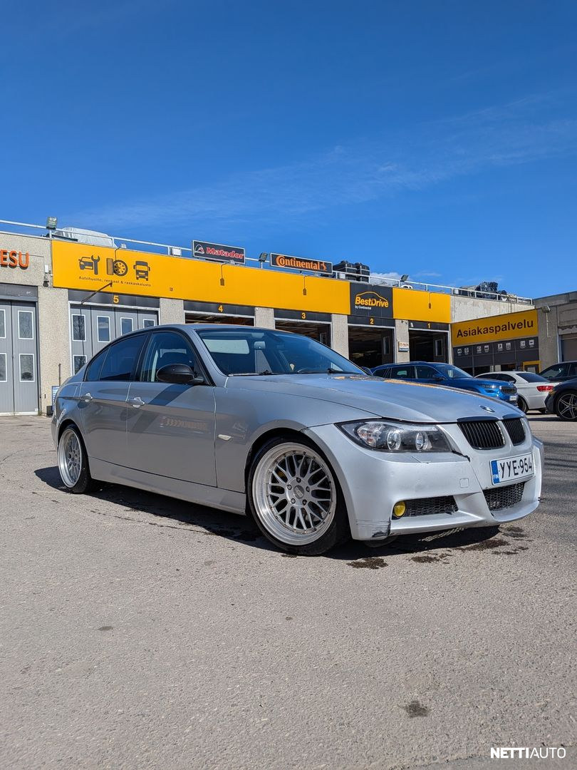 BMW 330