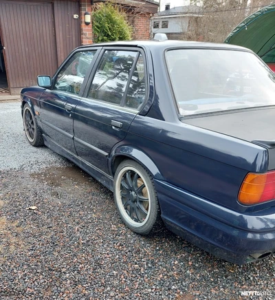 BMW 320 1988, photo 2/16