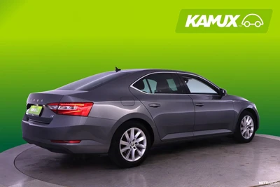 Skoda Superb 2023, kuva 2/10