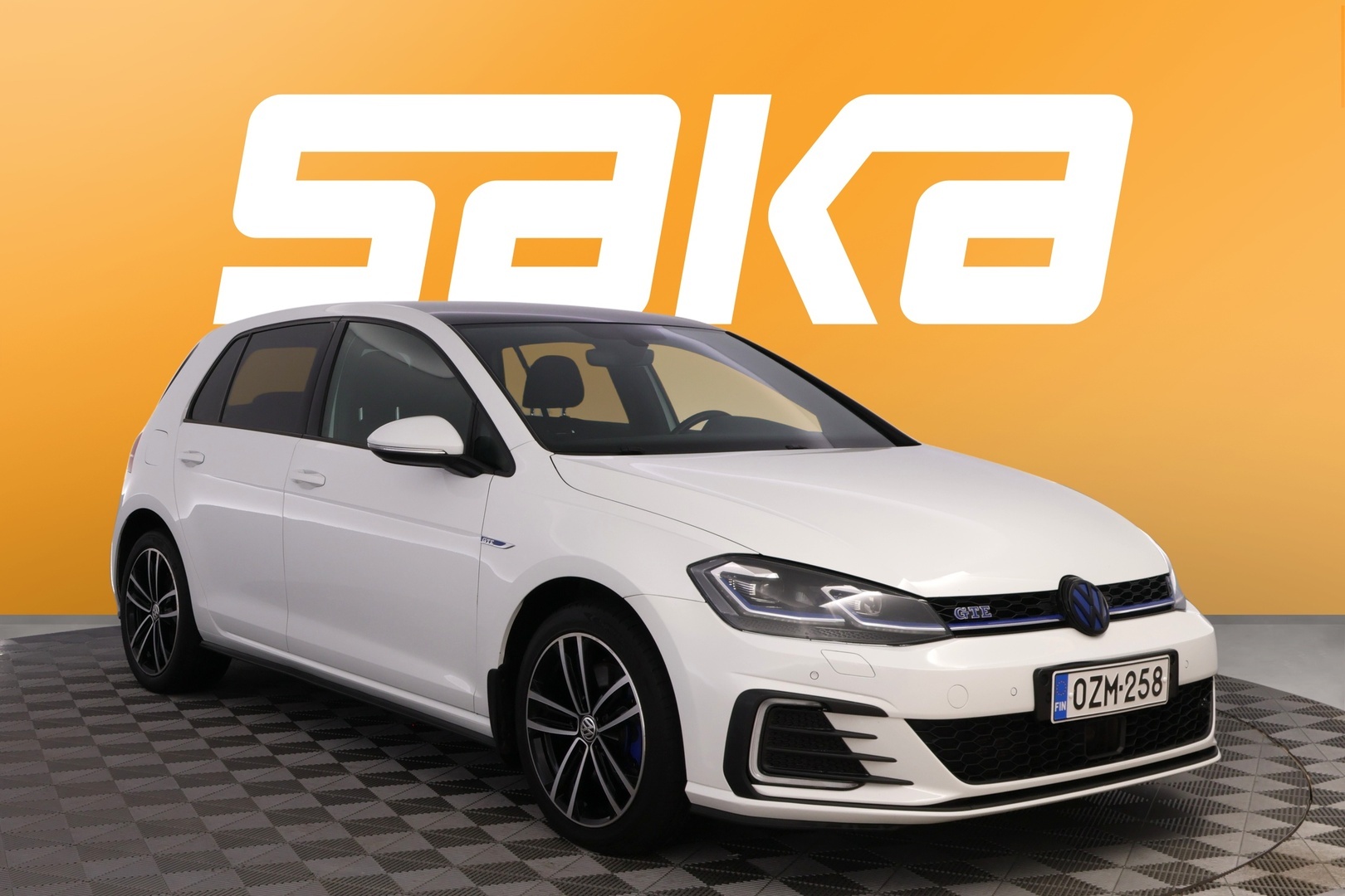Volkswagen Golf GTE Plug-In Hybrid 150 kW (204 hv) DSG-automaatti