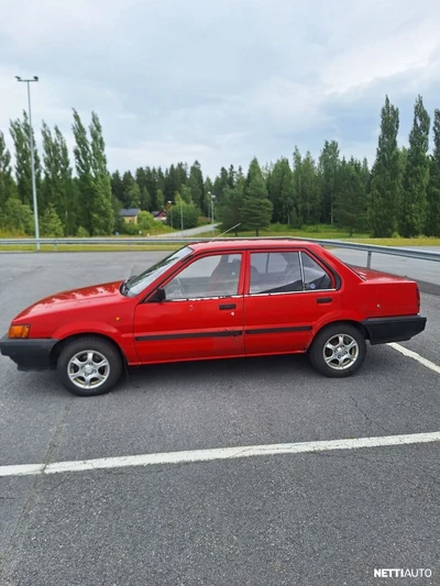 Nissan Sunny 1988, photo 1/9