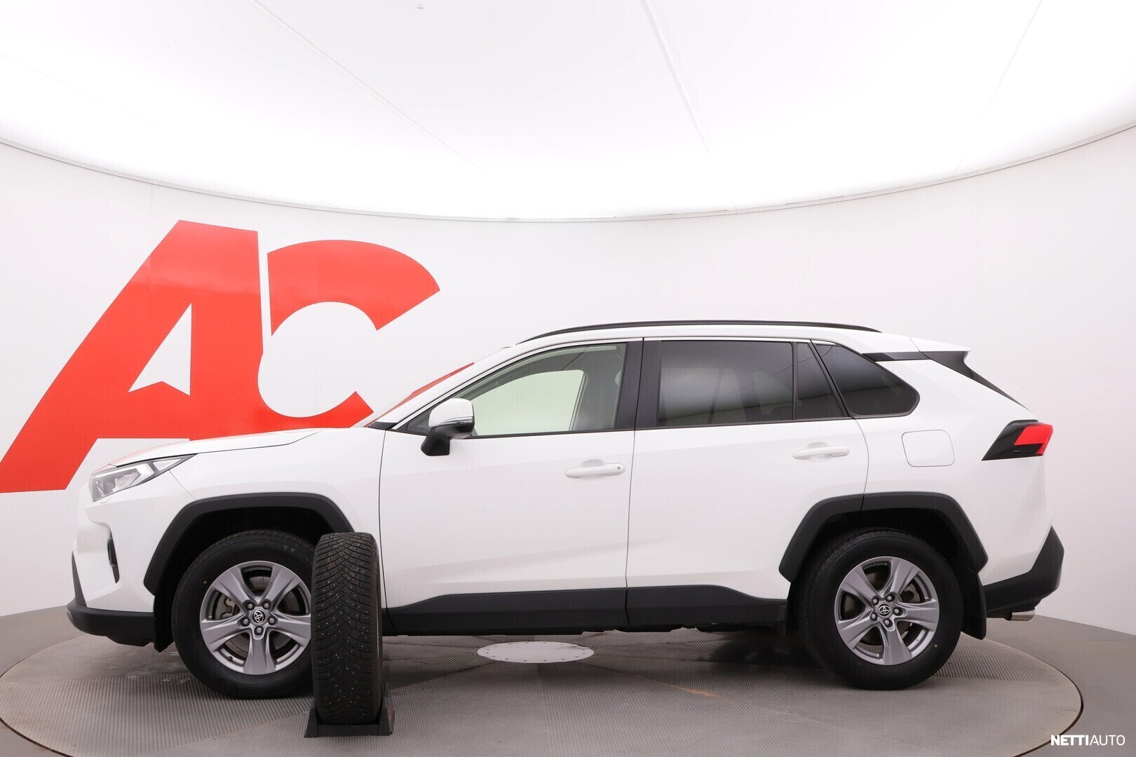 Toyota RAV4 2023, photo 2/32