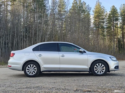 Volkswagen Jetta 2013, kuva 6/10