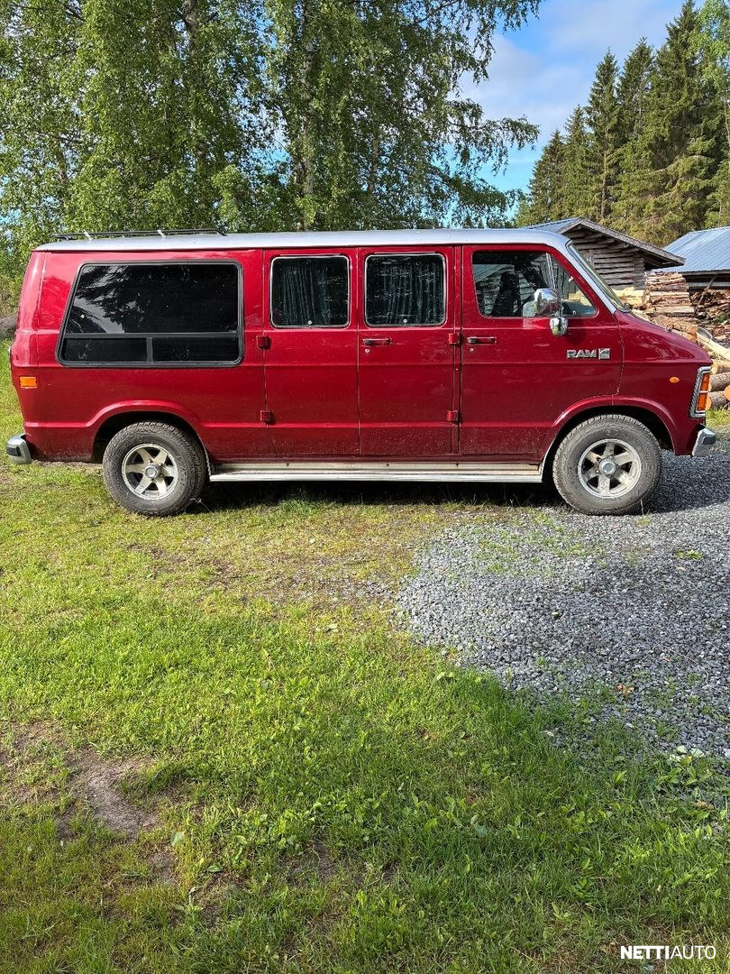 Dodge Ram B250