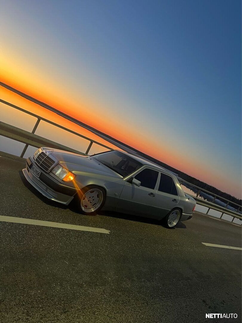 Mercedes-Benz 220