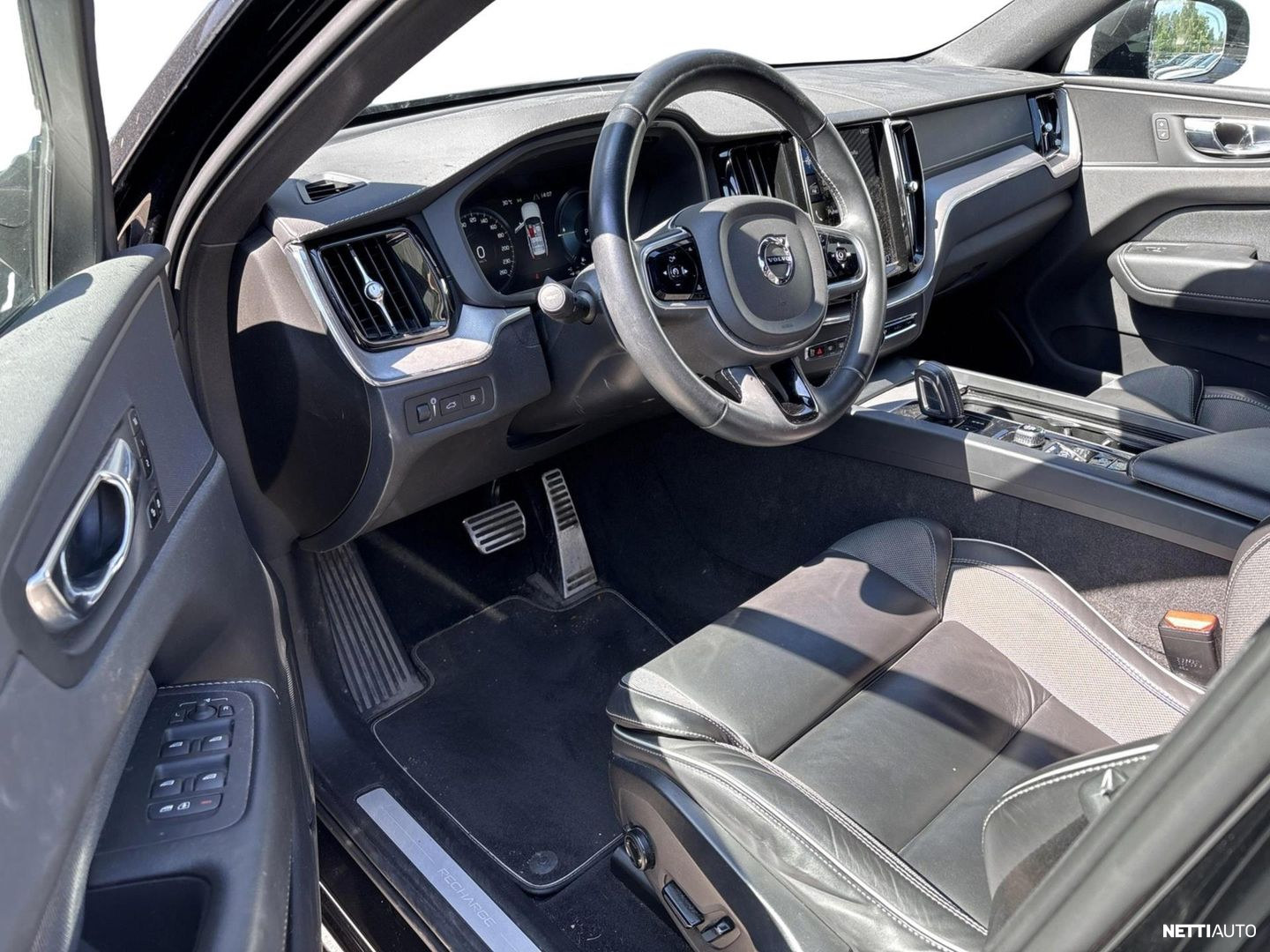 Volvo XC60 2021, photo 5/5
