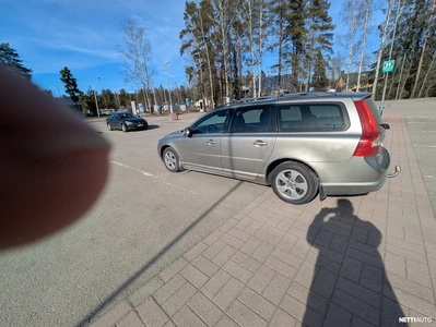 Volvo V70 2,4D Momentum aut 2009, kuva 5/12
