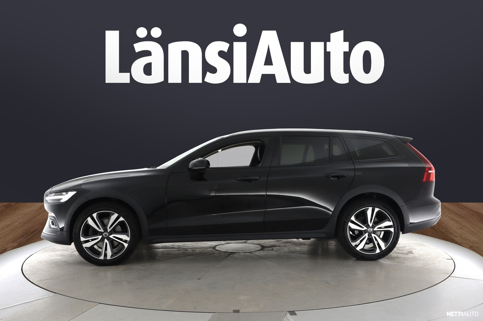 Volvo V60 Cross Country 2021, photo 5/52