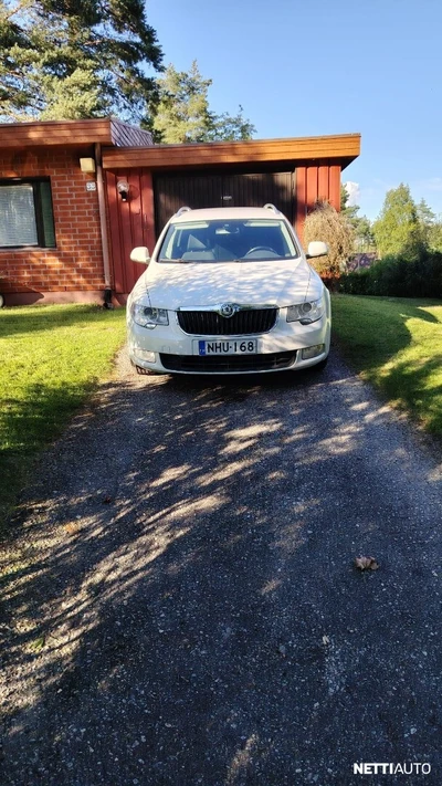 Skoda Superb 2011, kuva 3/10