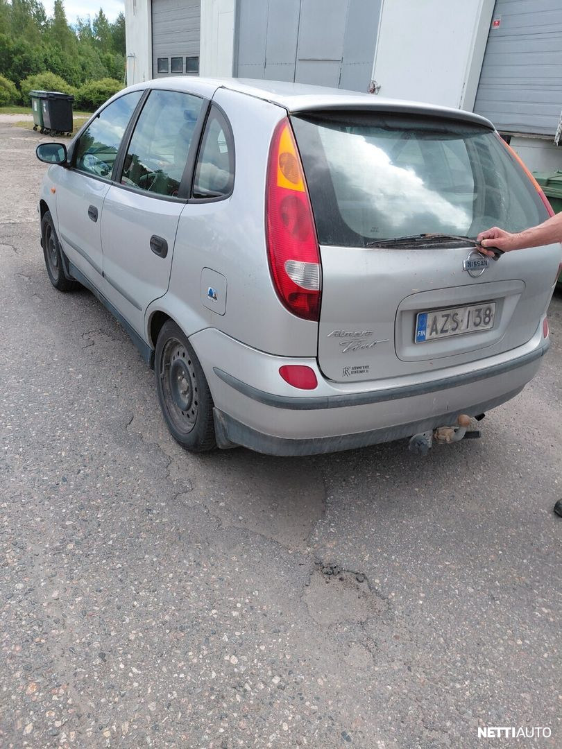 Nissan Almera