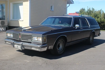 Oldsmobile Custom Cruiser 1985, kuva 3/20