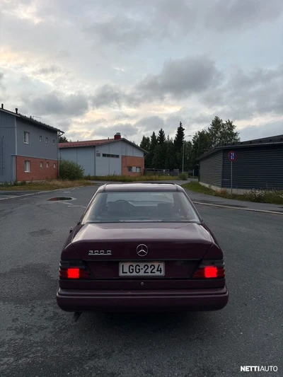 Mercedes-Benz 300 1986, photo 4/21