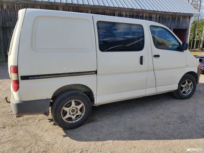 Toyota Hiace 2005, photo 3/5