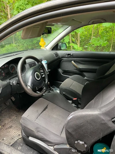 Volkswagen Golf 1,8 GTI Turbo 5d 2000, kuva 3/6