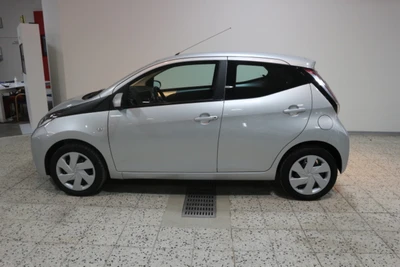 Toyota Aygo 1,0 VVT-i x-play 5ov 2016, kuva 3/8