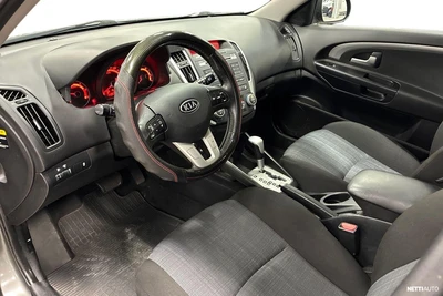Kia Ceed 1,6 CRDi EX SW A/T 2010, kuva 6/25