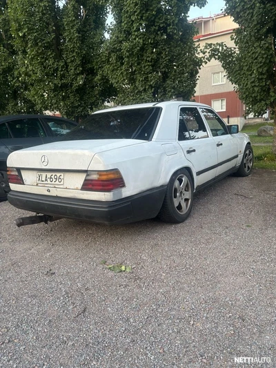Mercedes-Benz 300 1987, photo 4/5