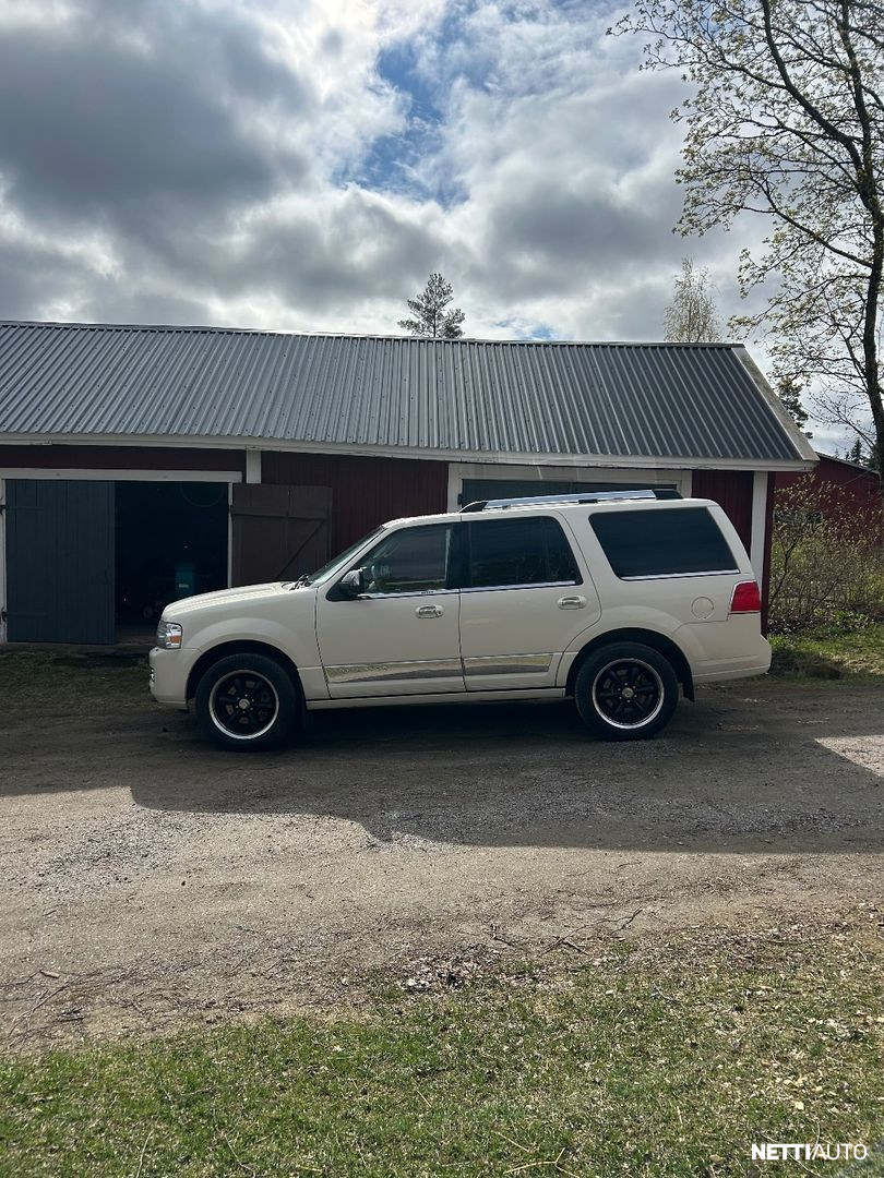 Lincoln Navigator
