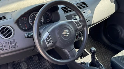 Suzuki Swift 1.3 Hot Chili DOHC 16V VVT 2005, photo 2/2
