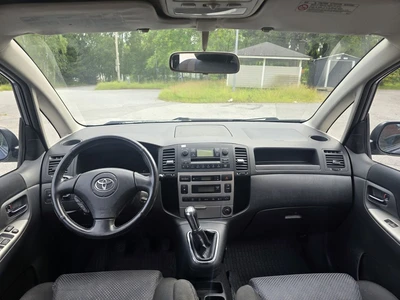 Toyota Corolla Verso 2003, photo 6/10