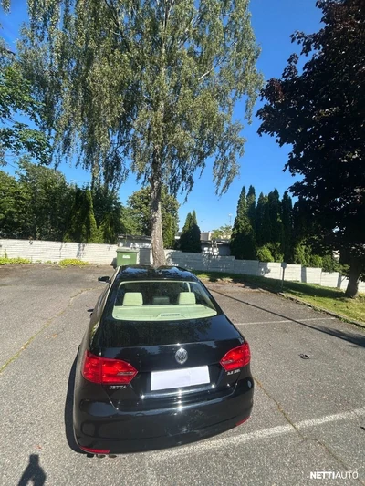 Volkswagen Jetta 2012, photo 2/16