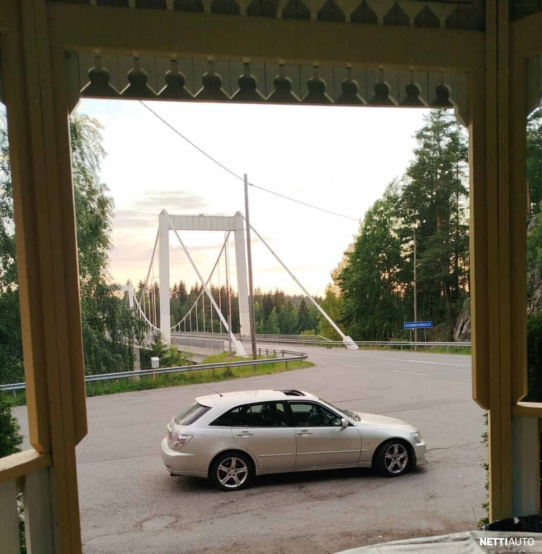 Lexus IS