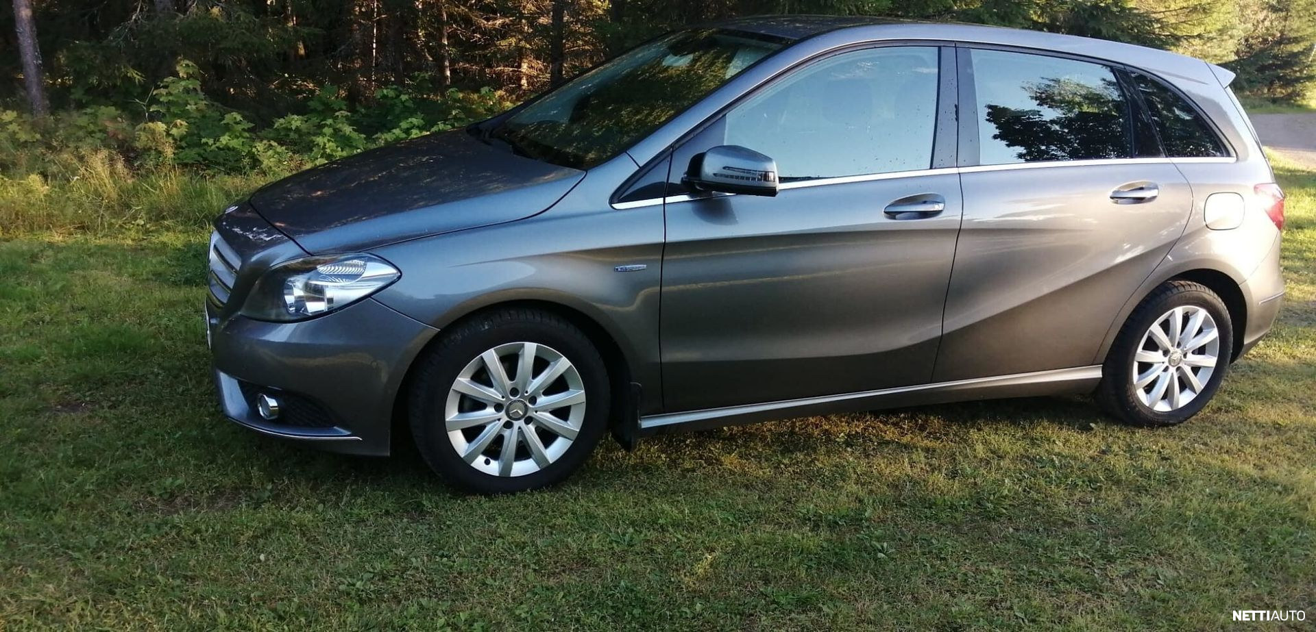 Mercedes-Benz B 180