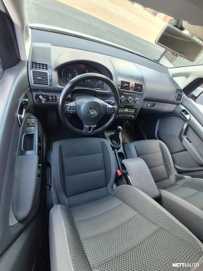 Volkswagen Touran 2014, photo 6/23
