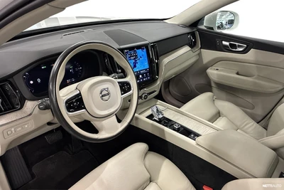 Volvo XC60 2022, photo 7/34