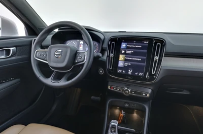 Volvo XC40 2022, photo 6/23