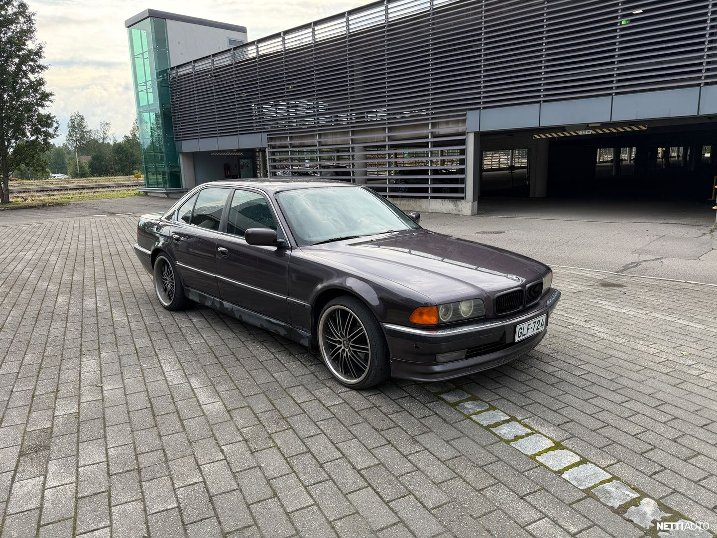 BMW 728