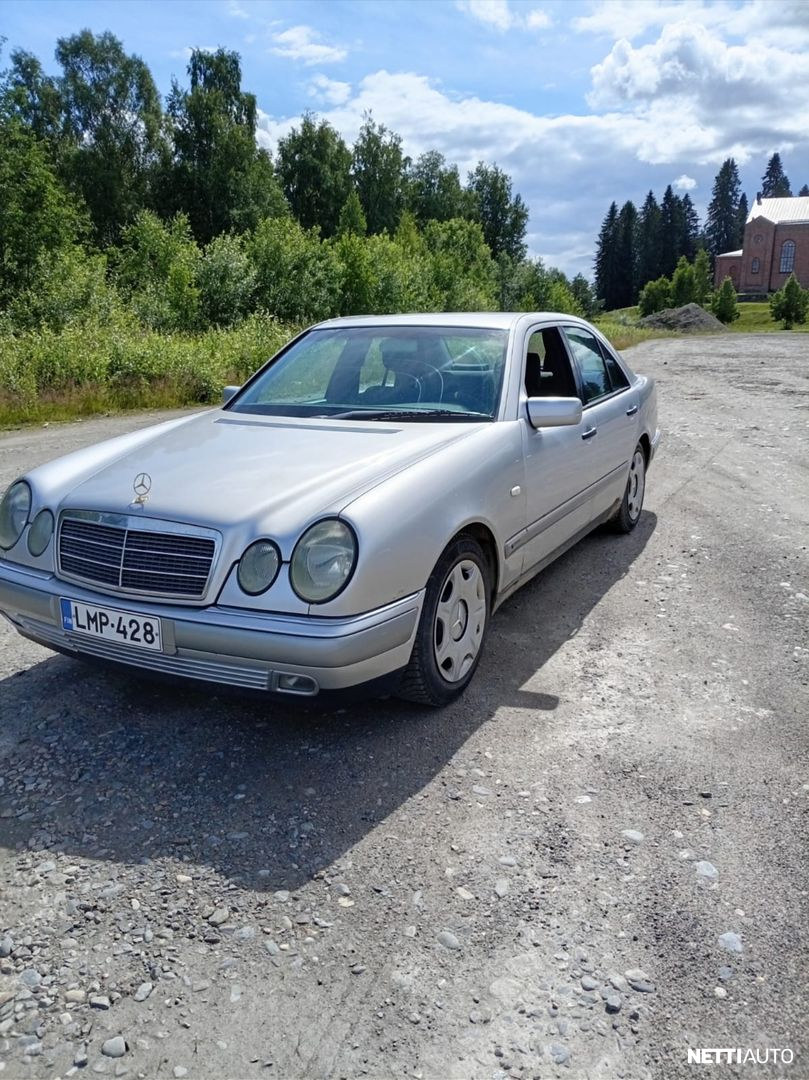 Mercedes-Benz 200