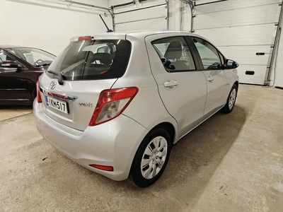 Toyota Yaris 2012, photo 3/10