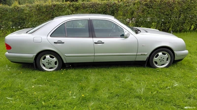 Mercedes-Benz E Avantgarde 1996, kuva 6/10