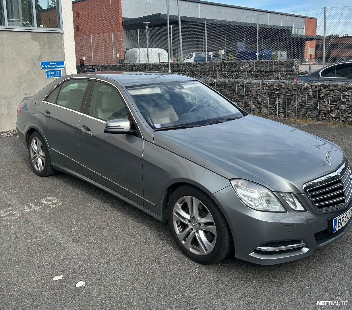 Mercedes-Benz E