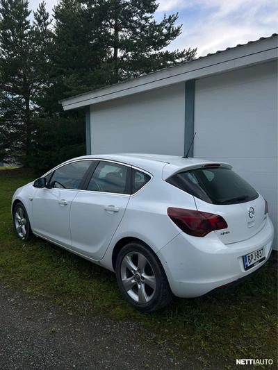 Opel Astra 2012, photo 4/17