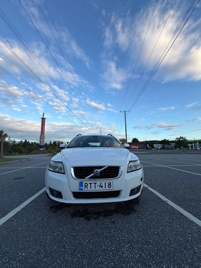 Volvo V50 1,8F (125 hv) Momentum man 2009, kuva 2/14
