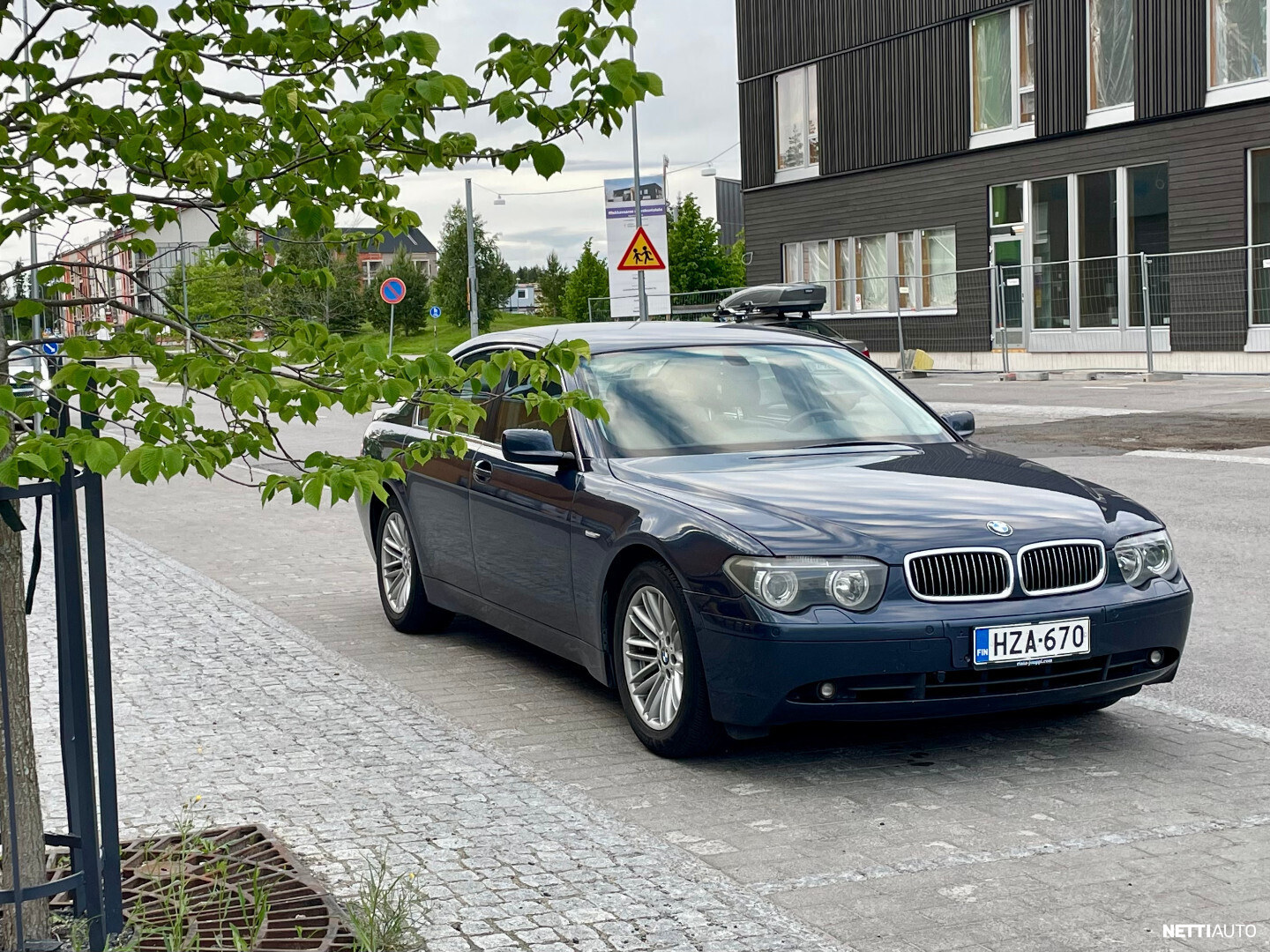 BMW 745