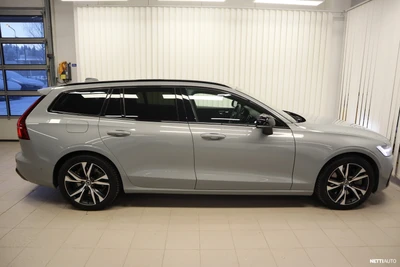 Volvo V60 2025, photo 7/24