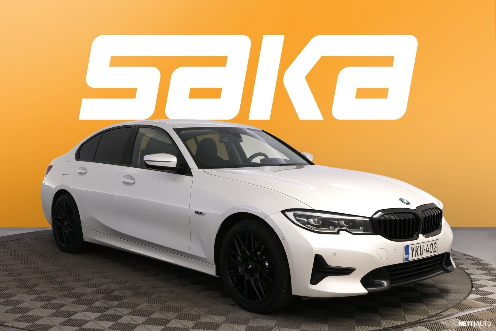 BMW 330