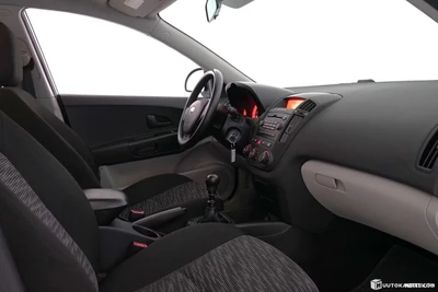 Kia Ceed 1,4 LX HB 5D Huoltokirja 2007, photo 6/8