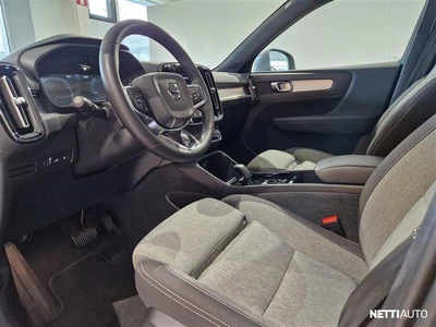Volvo XC40 2024, photo 7/27