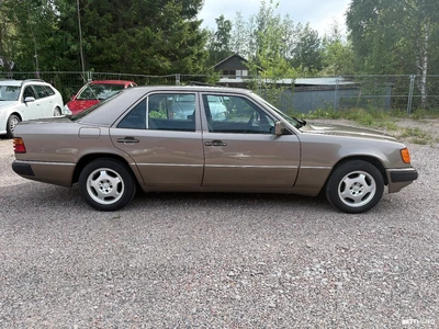 Mercedes-Benz 200 200D 1992, photo 6/13