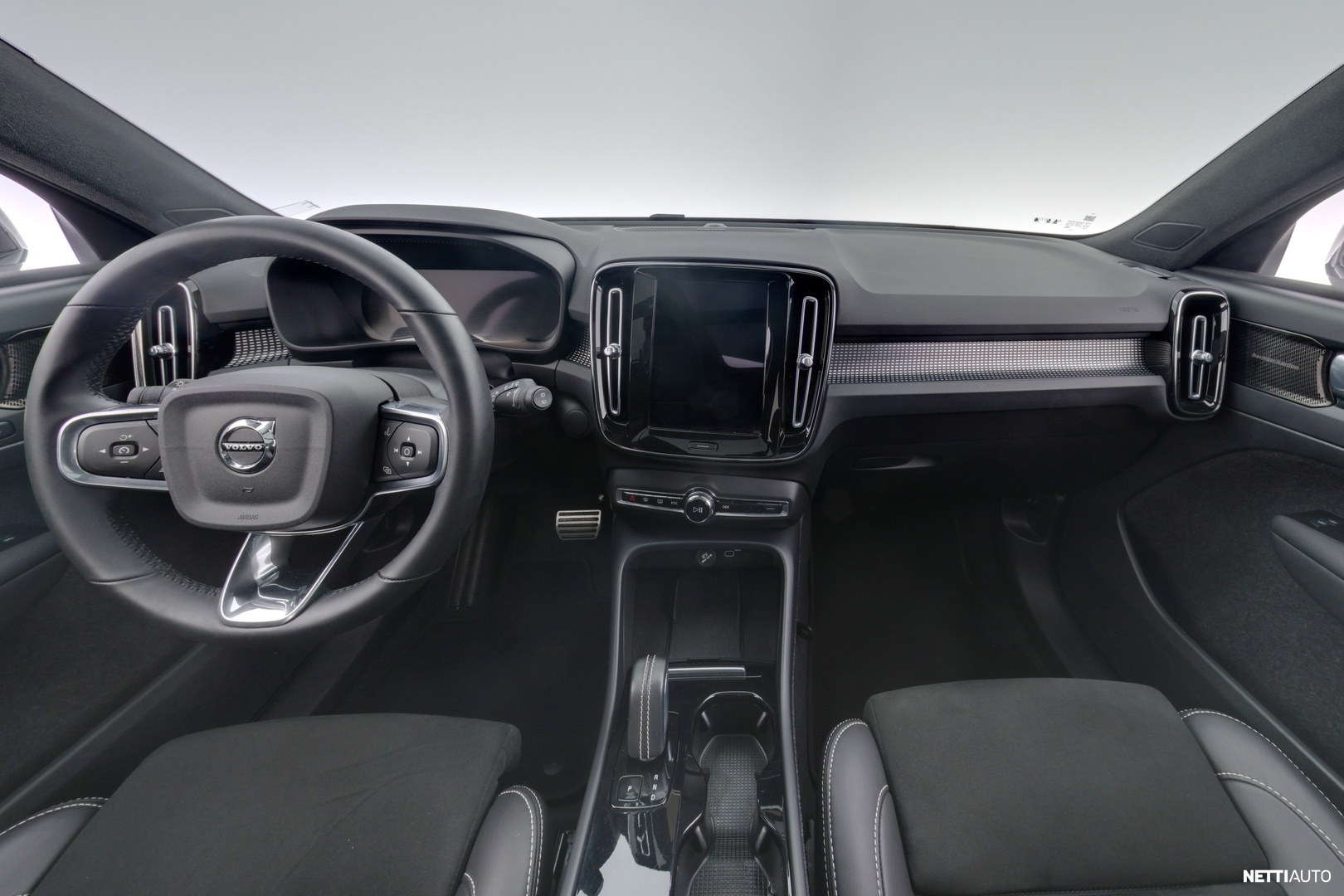Volvo XC40 2021, photo 7/19