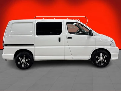Toyota Hiace 2,5 D-4D 95 5ov 2011, kuva 5/28