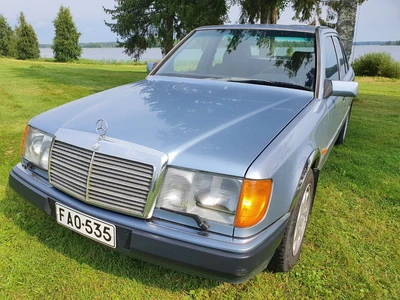 Mercedes-Benz E 1990, photo 5/27
