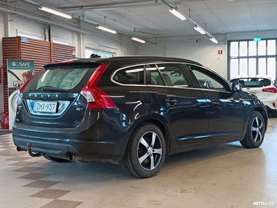 Volvo V60 2,0T Momentum aut 2011, photo 3/12