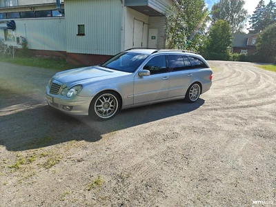 Mercedes-Benz E 2005, kuva 1/10