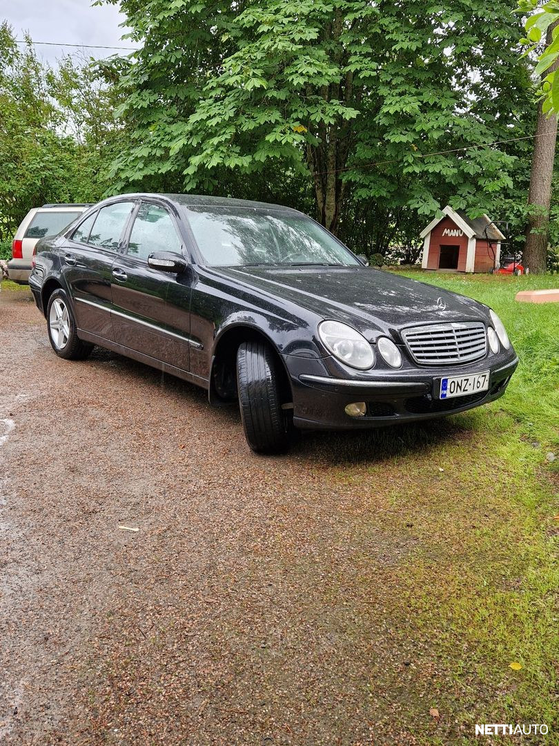 Mercedes-Benz 220