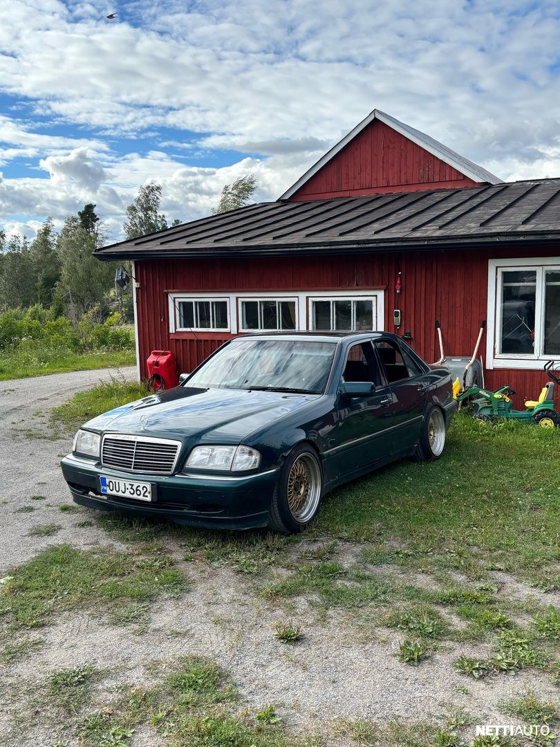 Mercedes-Benz 220